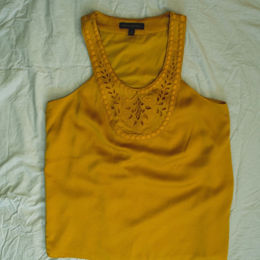 Banana Republic sleeveless shirt size S